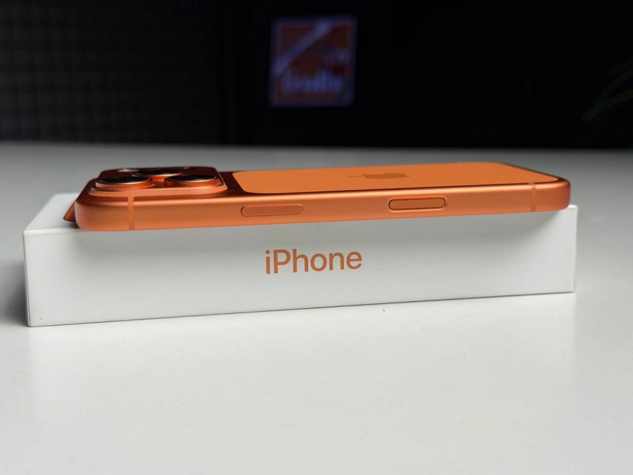 ВЖИВАНИЙ Б/У Apple iPhone 17 Pro 256GB Cosmic Orange (MG8H4) - Состояние: хороший | Аккумулятор: 100% | Комплектация: полный | Гарантия: 3 мес.