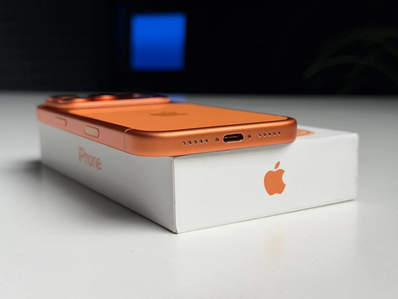 ВЖИВАНИЙ Б/У Apple iPhone 17 Pro 256GB Cosmic Orange (MG8H4) - Состояние: хороший | Аккумулятор: 100% | Комплектация: полный | Гарантия: 3 мес.
