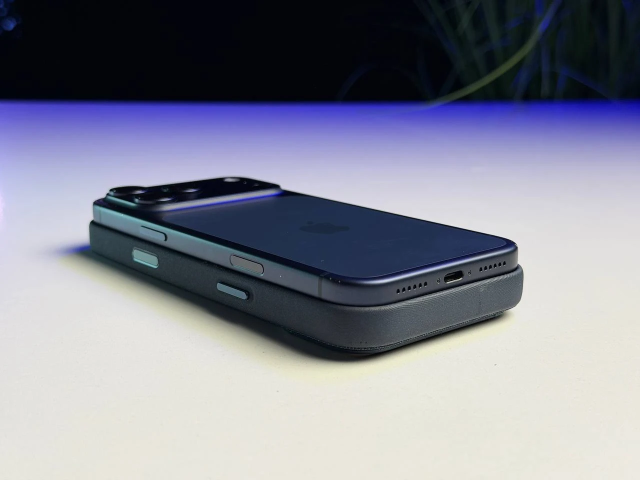 ВЖИВАНИЙ Б/У Apple iPhone 17 Pro Max 512GB Deep Blue (MFYU4) - Стан: задовільний | Акумулятор: 100% | Комплектація: iPhone, кабель, чохол | Гарантія: 3 міс.