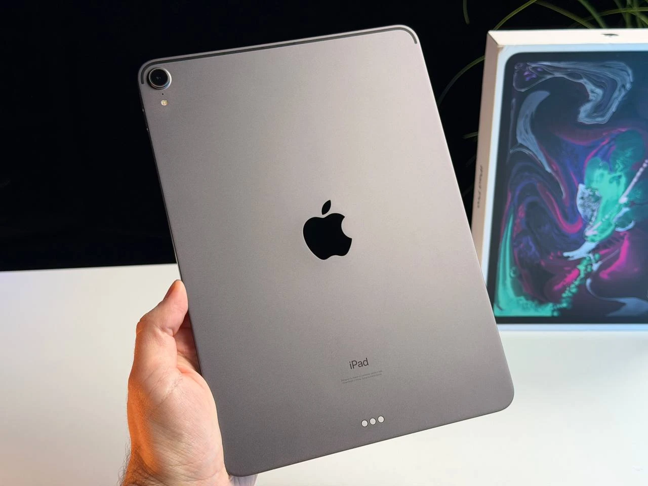 ВЖИВАНИЙ Б/У iPad Pro 11" 2018 Wi-Fi 256GB Space Gray (MTXQ2) - Состояние: хороший | Аккумулятор: 79% | Комплектация: iPad, кабель, чехол | Гарантия: 3 мес.