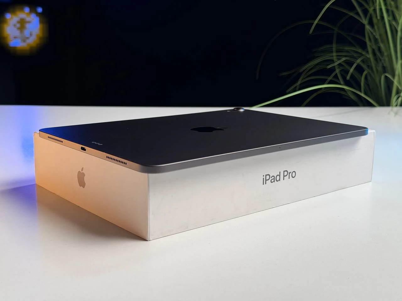 ВЖИВАНИЙ Б/У iPad Pro 11" 2018 Wi-Fi 256GB Space Gray (MTXQ2) - Состояние: хороший | Аккумулятор: 79% | Комплектация: iPad, кабель, чехол | Гарантия: 3 мес.