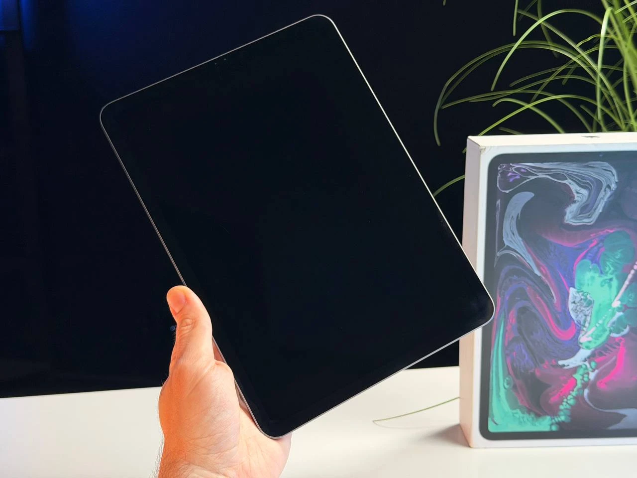ВЖИВАНИЙ Б/У iPad Pro 11" 2018 Wi-Fi 256GB Space Gray (MTXQ2) - Состояние: хороший | Аккумулятор: 79% | Комплектация: iPad, кабель, чехол | Гарантия: 3 мес.