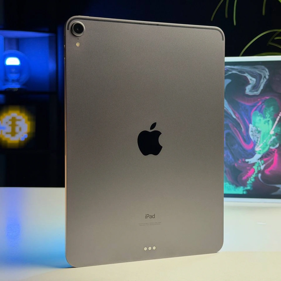 ВЖИВАНИЙ Б/У iPad Pro 11" 2018 Wi-Fi 256GB Space Gray (MTXQ2) - Состояние: хороший | Аккумулятор: 79% | Комплектация: iPad, кабель, чехол | Гарантия: 3 мес.