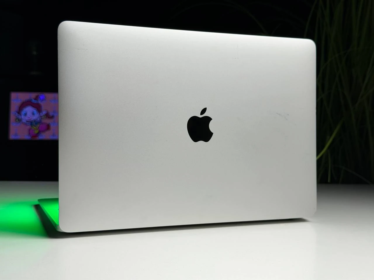 ВЖИВАНИЙ Б/У MacBook Air 13" M1/8CPU/7GPU/8GB/256GB Silver 2020 (MGN93) - Состояние: удовлетворительный | Аккумулятор: 82% | Комплектация: MacBook, зарядка | Гарантия: 3 мес.