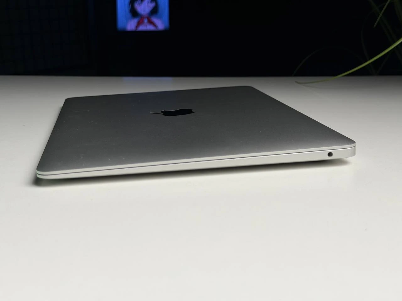ВЖИВАНИЙ Б/У MacBook Air 13" M1/8CPU/7GPU/8GB/256GB Silver 2020 (MGN93) - Состояние: удовлетворительный | Аккумулятор: 82% | Комплектация: MacBook, зарядка | Гарантия: 3 мес.