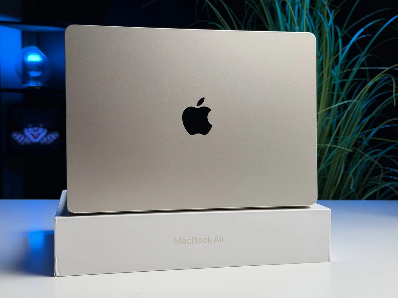 ВЖИВАНИЙ Б/У MacBook Air 13.6" M2/8CPU/8GPU/8GB/256GB Silver 2022 (MLXY3) - Состояние: хороший | Аккумулятор: 91% | Комплектация: полный | Гарантия: 3 мес.
