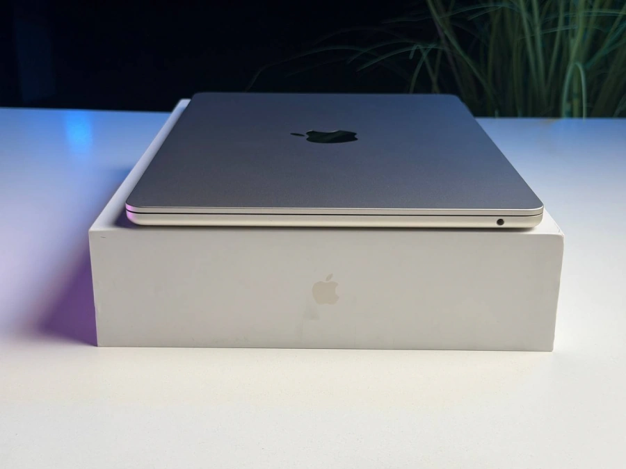 ВЖИВАНИЙ Б/У MacBook Air 13.6" M2/8CPU/8GPU/8GB/256GB Silver 2022 (MLXY3) - Состояние: хороший | Аккумулятор: 91% | Комплектация: полный | Гарантия: 3 мес.