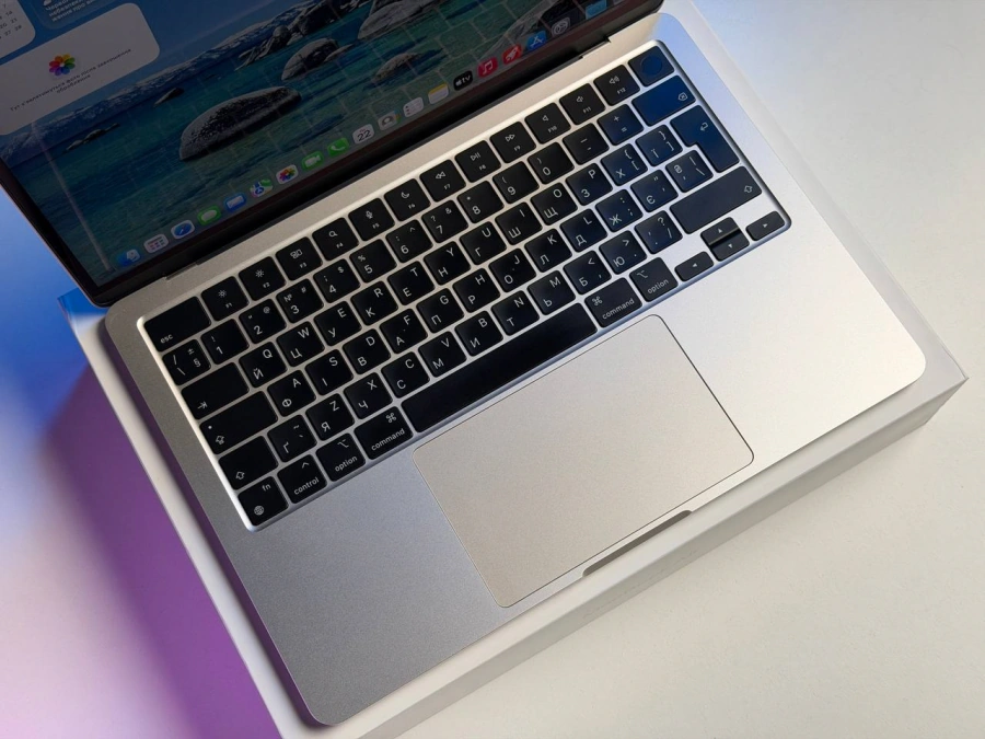 ВЖИВАНИЙ Б/У MacBook Air 13.6" M2/8CPU/8GPU/8GB/256GB Silver 2022 (MLXY3) - Состояние: хороший | Аккумулятор: 91% | Комплектация: полный | Гарантия: 3 мес.