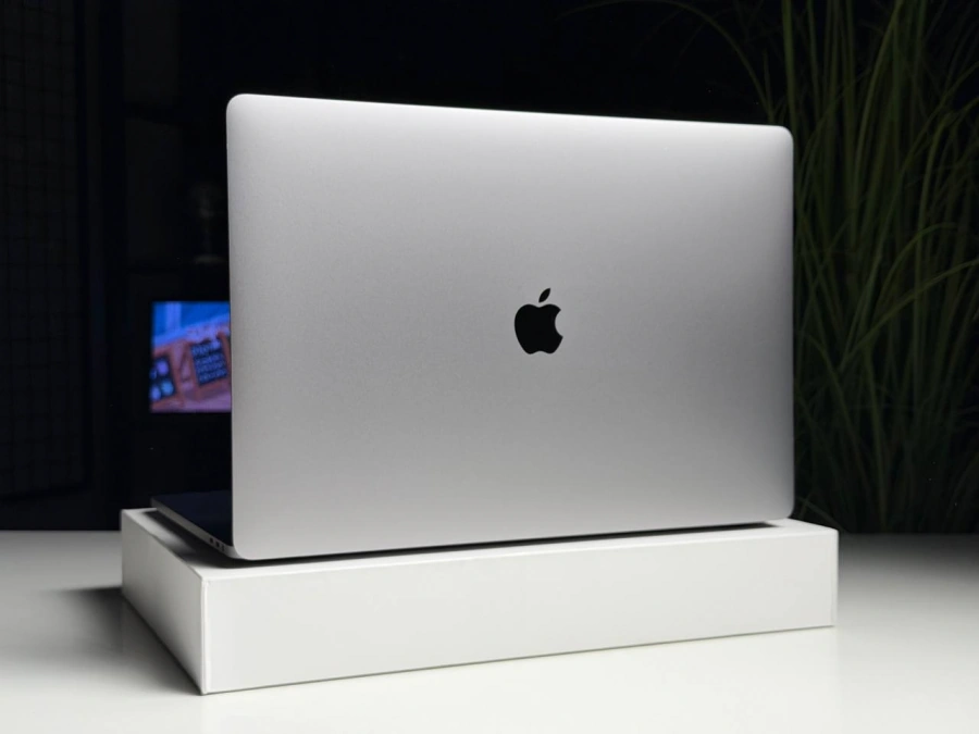 ВЖИВАНИЙ Б/У MacBook Pro 16" Space Gray (MVVK2) 2019 - Стан: гарний | Акумулятор: 81% | Комплектація: MacBook, зарядка | Гарантія: 3 міс.