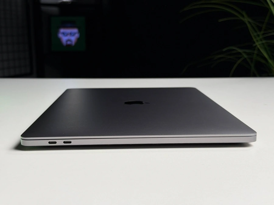 ВЖИВАНИЙ Б/У MacBook Pro 16" Space Gray (MVVJ2) 2019 - Состояние: хороший | Аккумулятор: 81% | Комплектация: MacBook, зарядка | Гарантия: 3 мес.