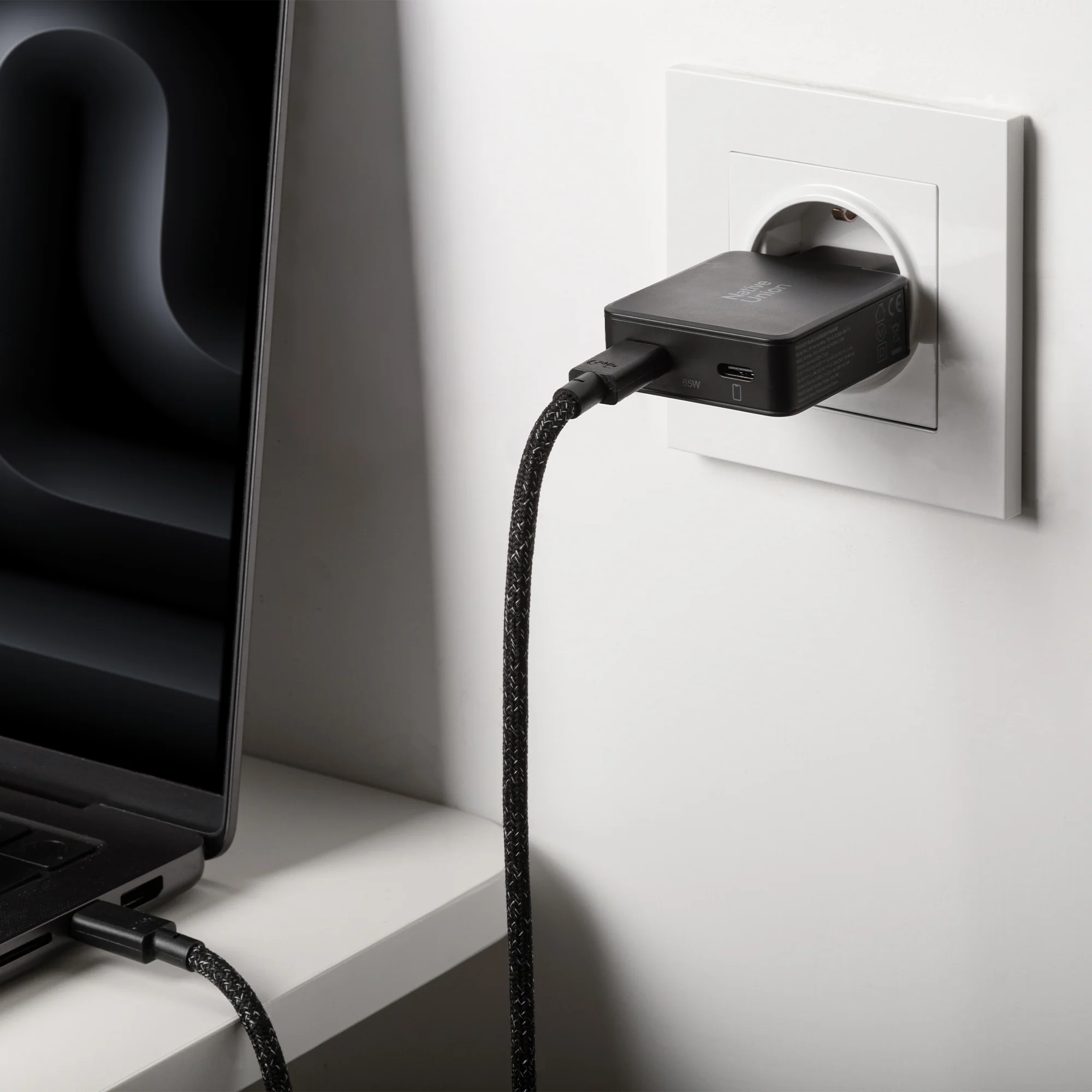 Зарядний пристрій Native Union Pocket GaN Charger PD 65W Dual USB-C - Black (POCK-PD65-BLK-EU)