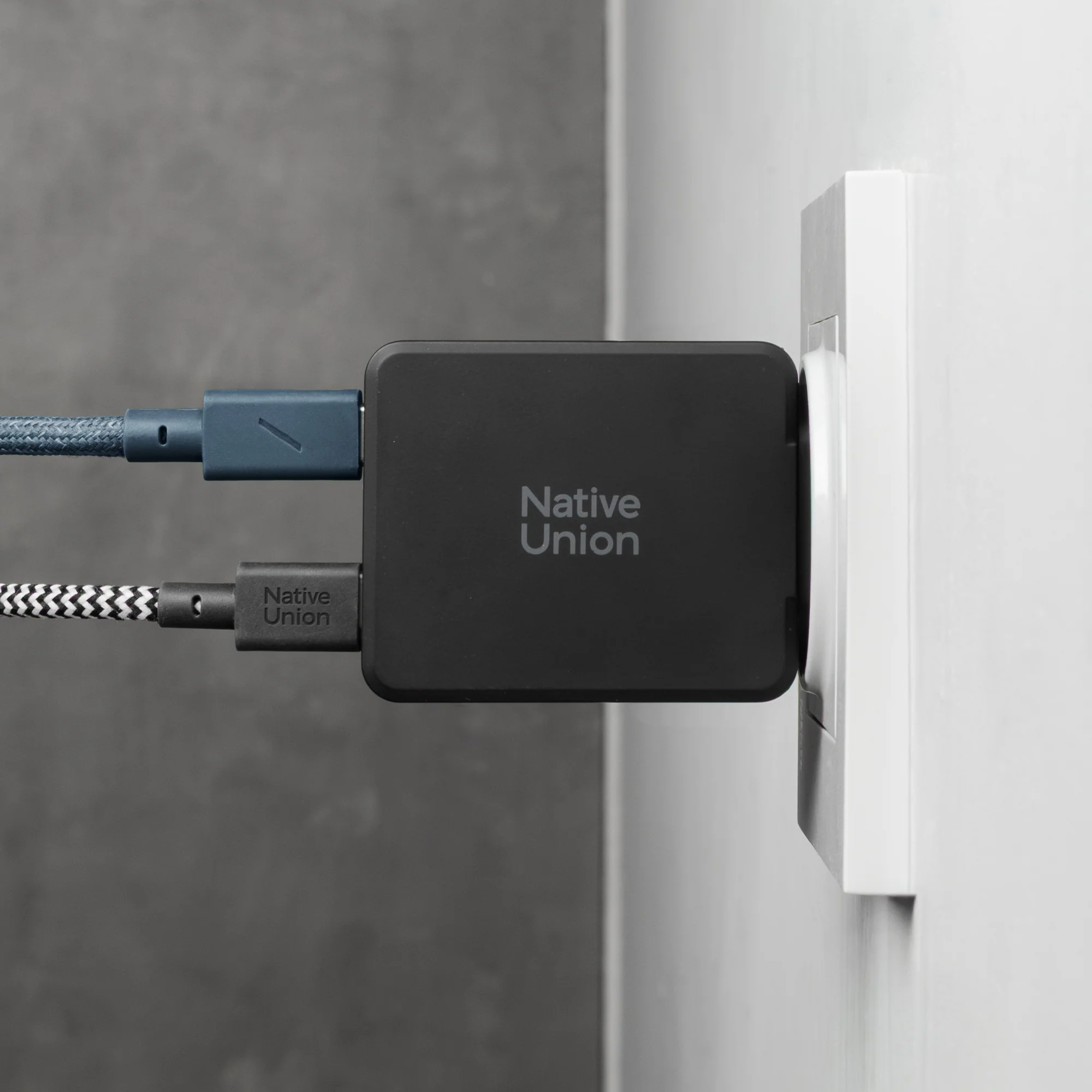 Зарядний пристрій Native Union Pocket GaN Charger PD 65W Dual USB-C - Black (POCK-PD65-BLK-EU)