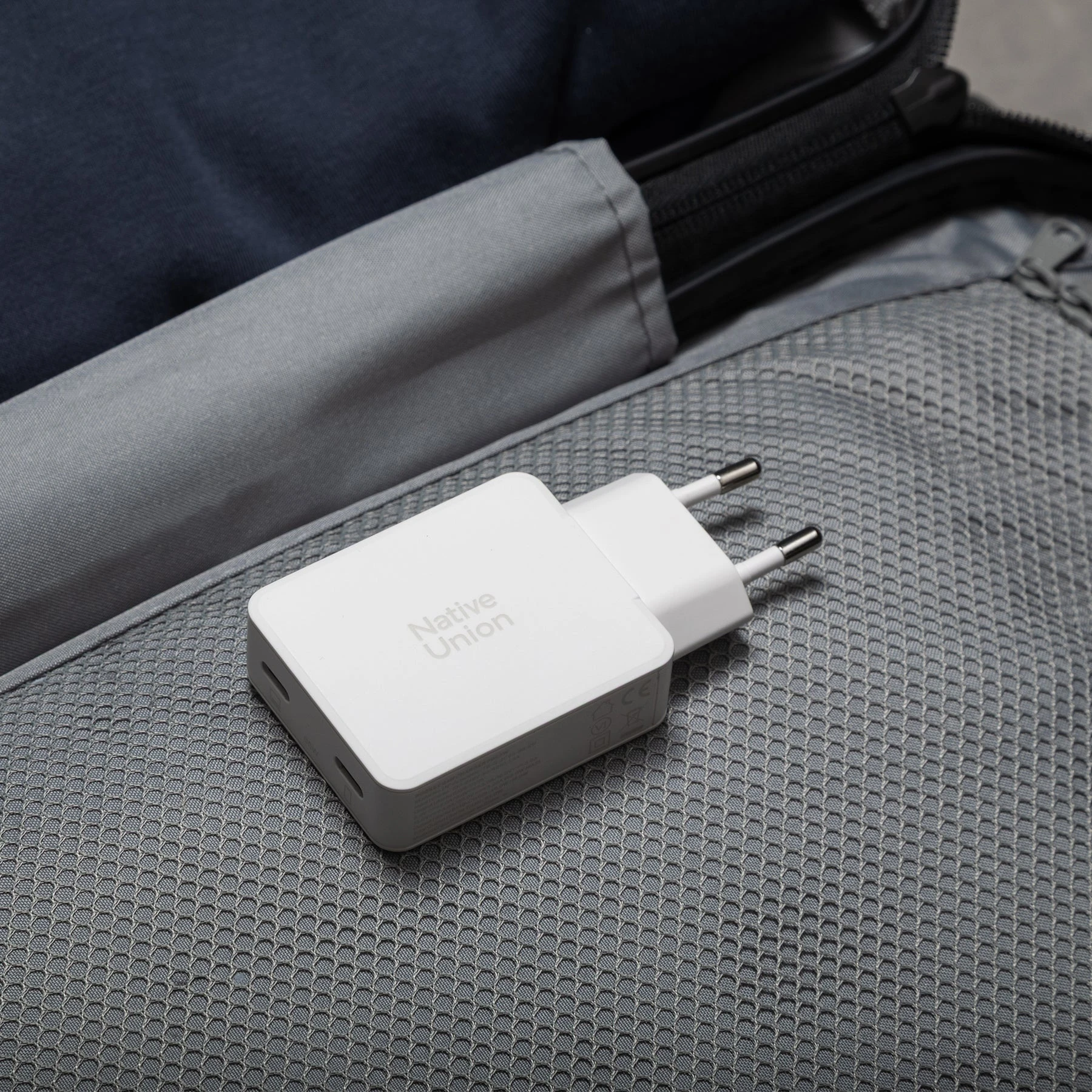 Зарядний пристрій Native Union Pocket GaN Charger PD 65W Dual USB-C - White (POCK-PD65-WHT-EU)