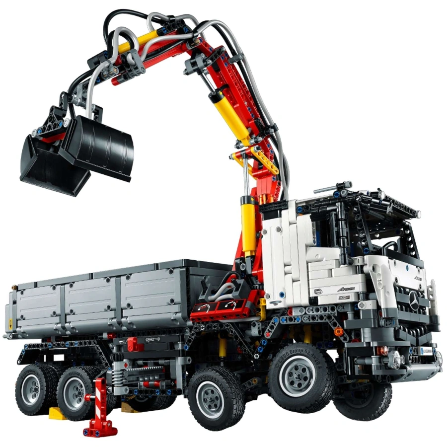 Авто-конструктор LEGO Technic Mercedes-Benz Arocs (42043)