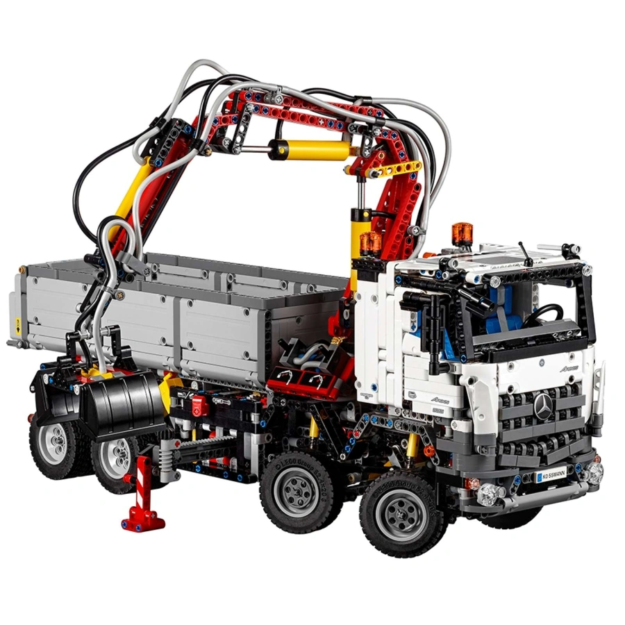 Авто-конструктор LEGO Technic Mercedes-Benz Arocs (42043)