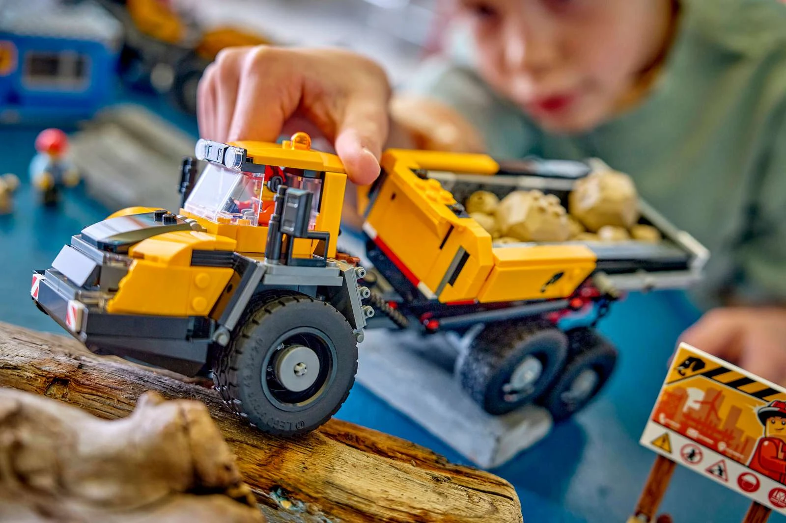 Блоковий конструктор LEGO City Самоскид і фронтальний ковшовий навантажувач (60494)