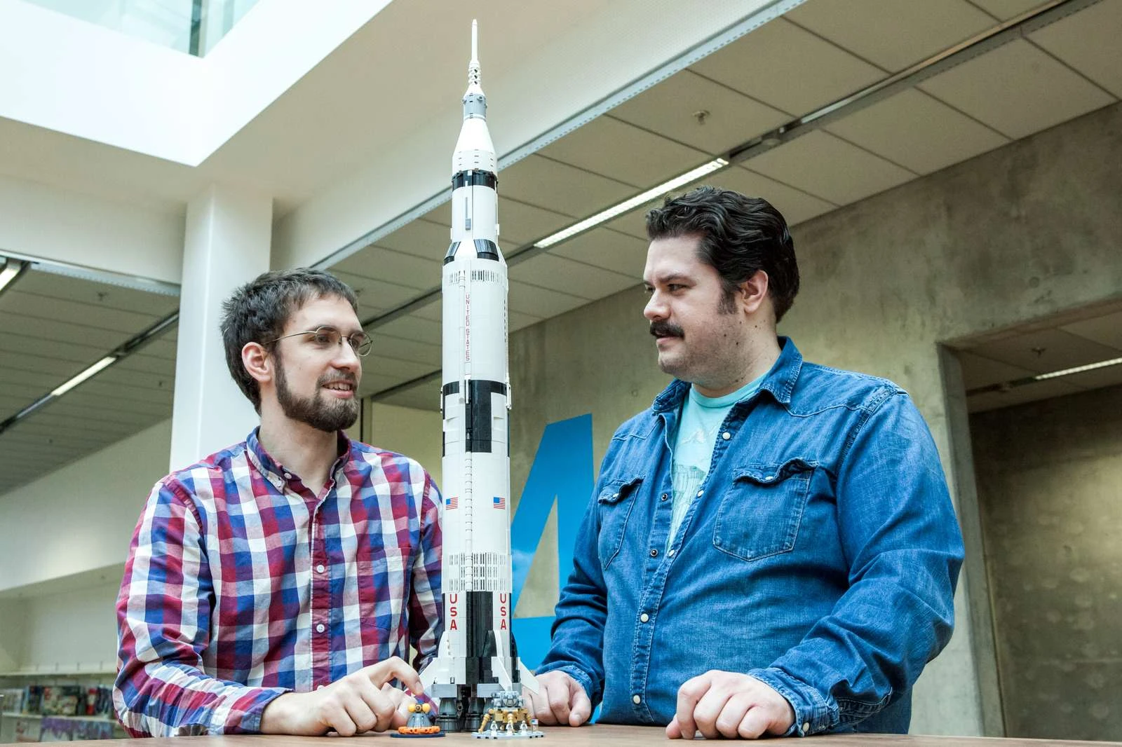 Блоковий конструктор LEGO Ideas Ракетно-космічна система НАСА «Сатурн-5-Аполлон» (92176)