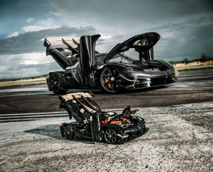Блоковий конструктор LEGO Technic Мегакар Koenigsegg Sadair's Spear (42232)