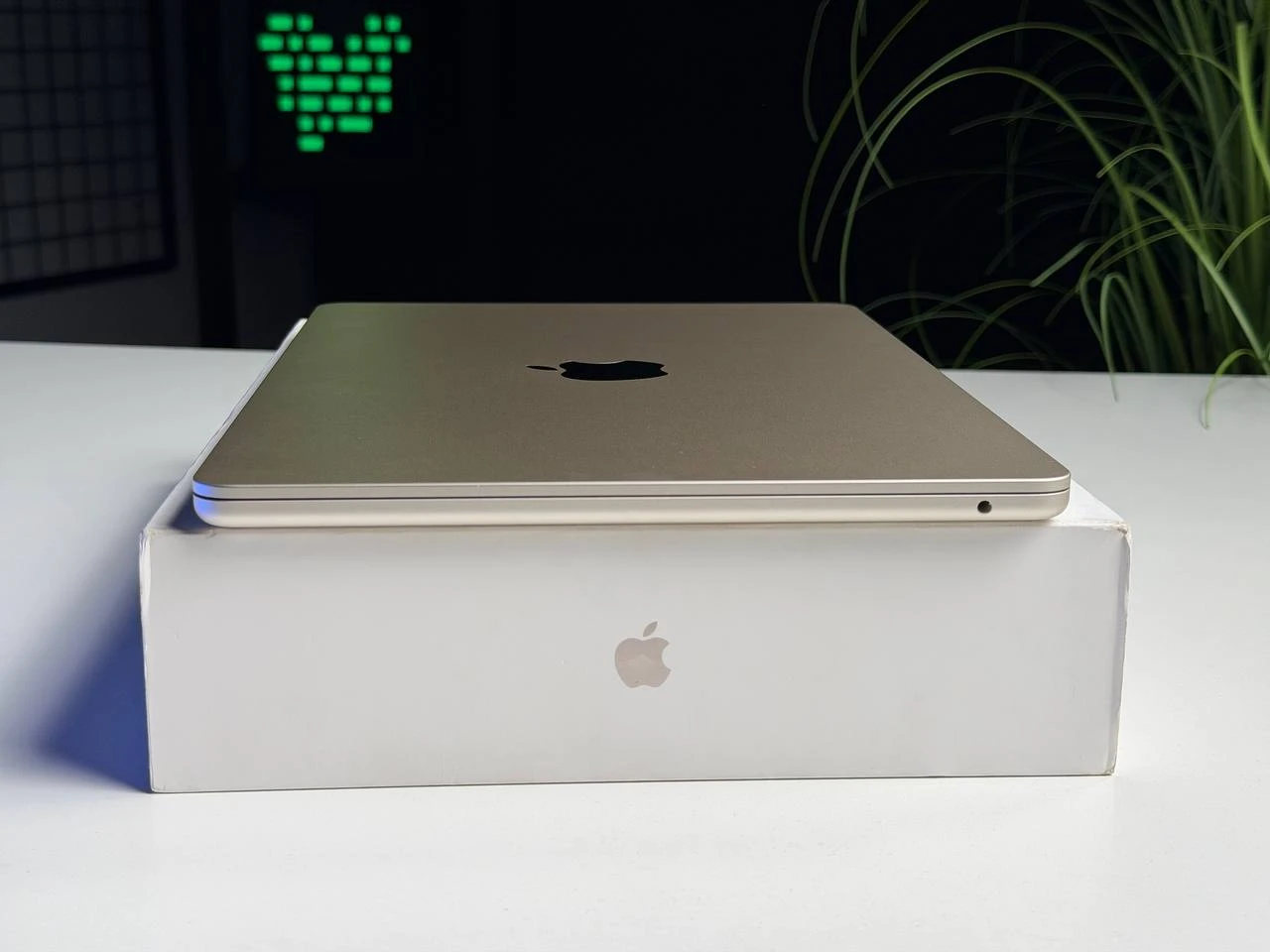 MDM Б/У MacBook Air 13" 2025 M4/10CPU/10GPU/16GB/512GB Starlight (MW103) - Состояние: хорошее | Аккумулятор: 100% | Комплектация: полный | Гарантия: 3 мес.