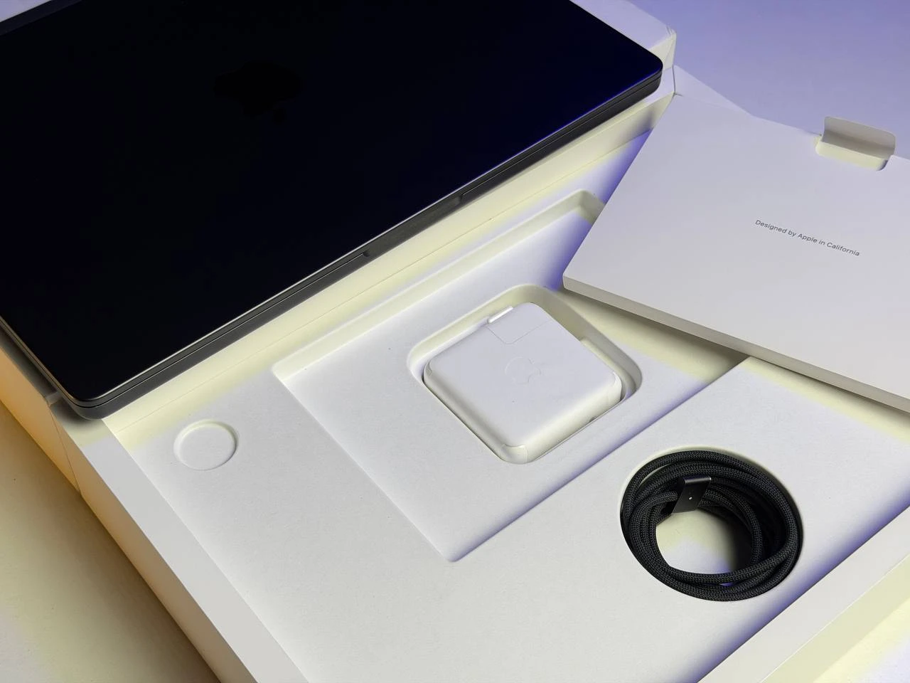 ВІТРИННИЙ Apple MacBook Pro 14" M5/10CPU/10GPU/24GB/1TB Space Black 2025 (MDE34) - Стан: гарний | Акумулятор: 100% | Комплектація: повний | Гарантія: 3 міс.