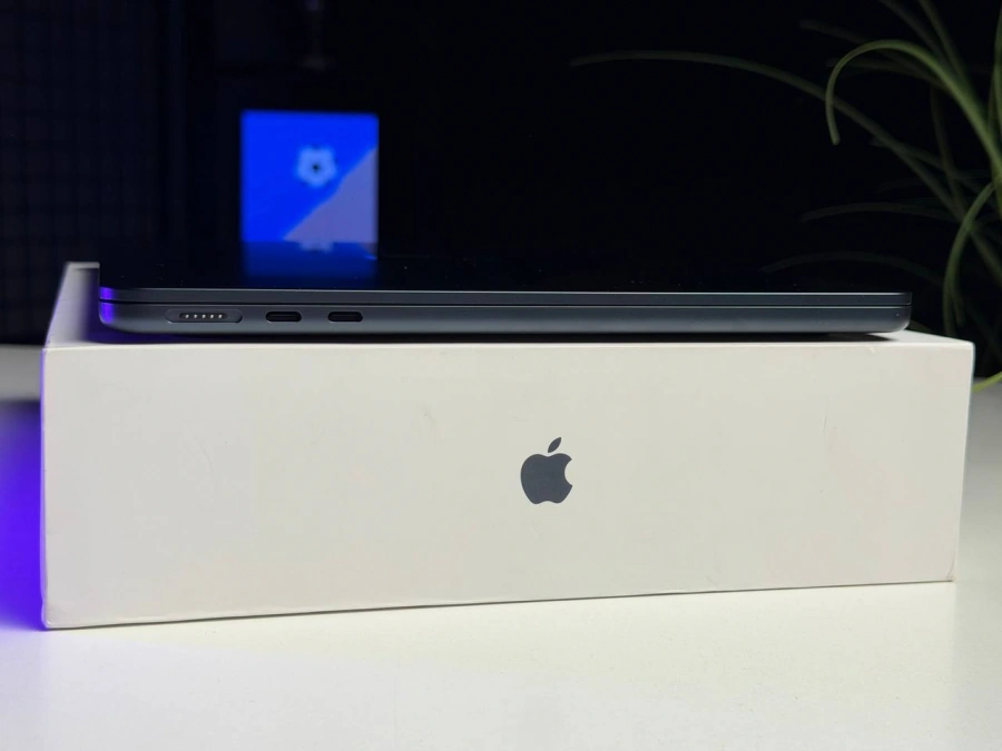 OPEN BOX MacBook Air 13" 2025 M4/10CPU/10GPU/24GB/512GB Midnight (MC6C4) - Стан: ідеальний | Акумулятор: 100% | Комплектація: повний | Гарантія: 3 міс.