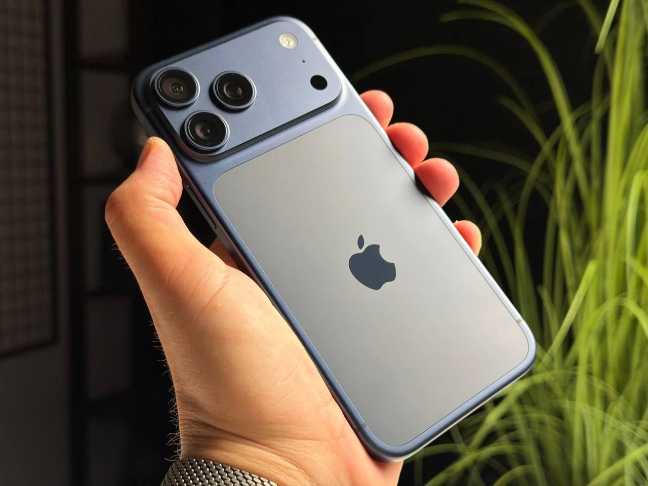 SWAP Apple iPhone 17 Pro Max 2TB eSim Deep Blue (MFXU4, MFYL4) - Состояние: идеальное | Аккумулятор: 100% | Комплектация: iPhone, кабель | Гарантия: 3 мес.
