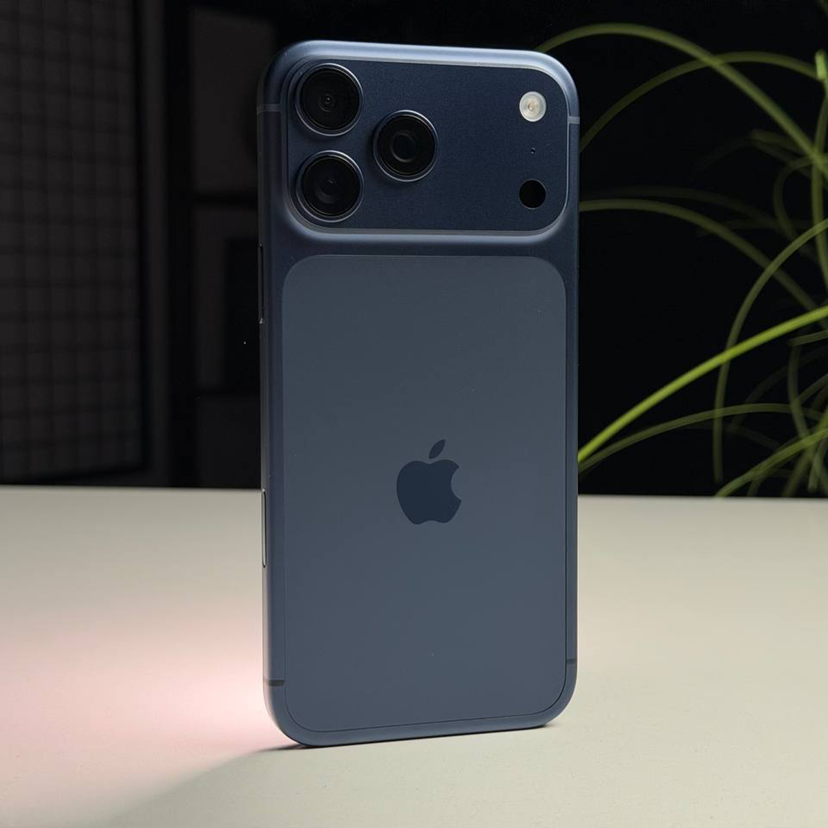 SWAP Apple iPhone 17 Pro Max 2TB eSim Deep Blue (MFXU4, MFYL4) - Состояние: идеальное | Аккумулятор: 100% | Комплектация: iPhone, кабель | Гарантия: 3 мес.
