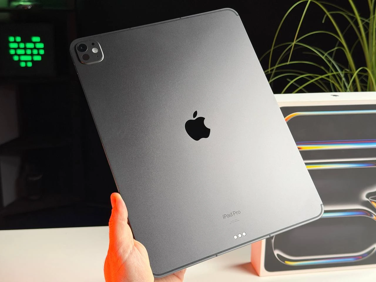 ВІТРИННИЙ Apple iPad Pro 13" M4 2024 Wi-Fi + Cellular 256GB with Standard glass - Space Black (MVXR3) - Стан: гарний | Акумулятор: 100% | Комплектація: повний | Гарантія: 3 міс.