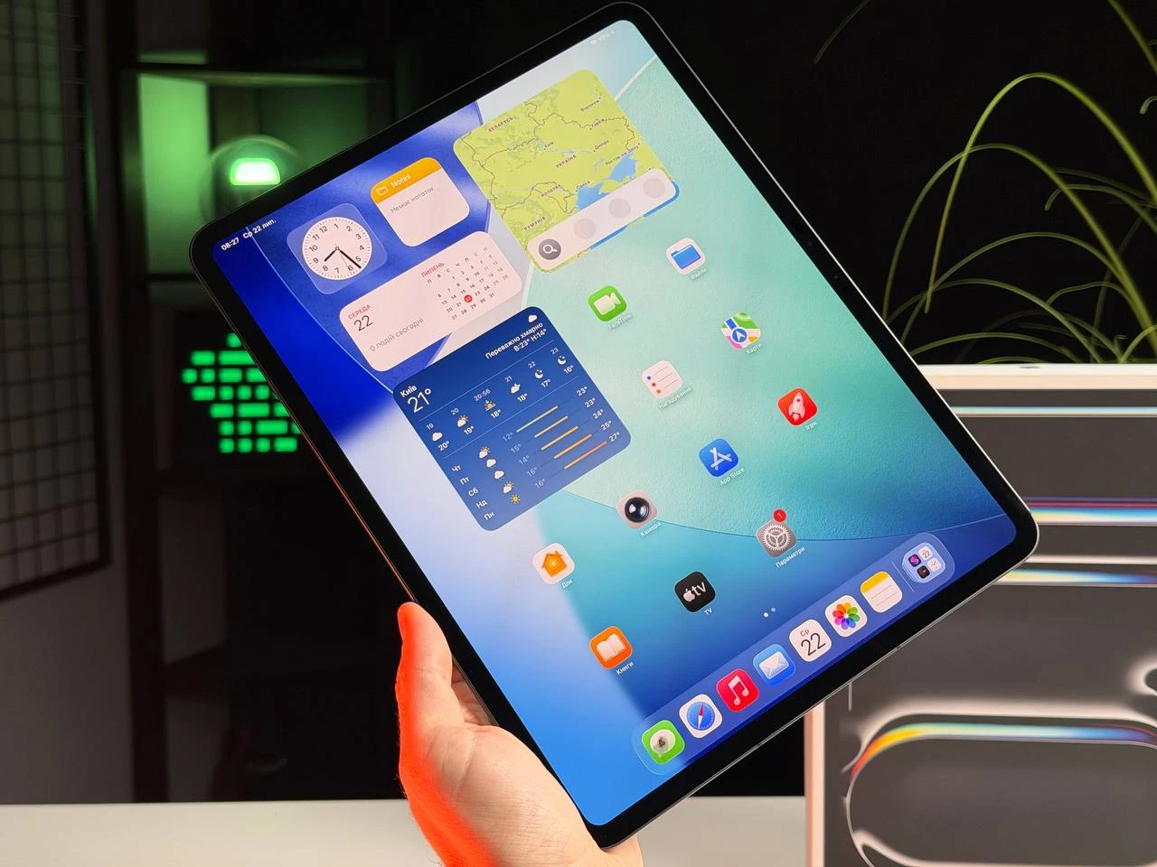 ВІТРИННИЙ Apple iPad Pro 13" M4 2024 Wi-Fi + Cellular 256GB with Standard glass - Space Black (MVXR3) - Стан: гарний | Акумулятор: 100% | Комплектація: повний | Гарантія: 3 міс.