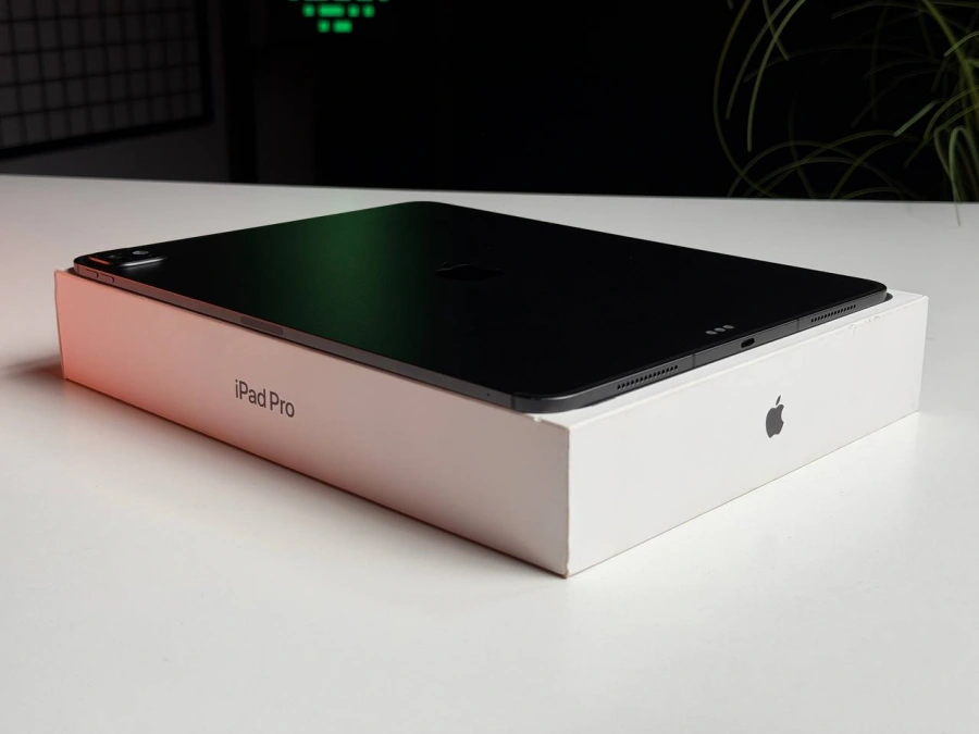 ВІТРИННИЙ Apple iPad Pro 13" M4 2024 Wi-Fi + Cellular 256GB with Standard glass - Space Black (MVXR3) - Стан: гарний | Акумулятор: 100% | Комплектація: повний | Гарантія: 3 міс.