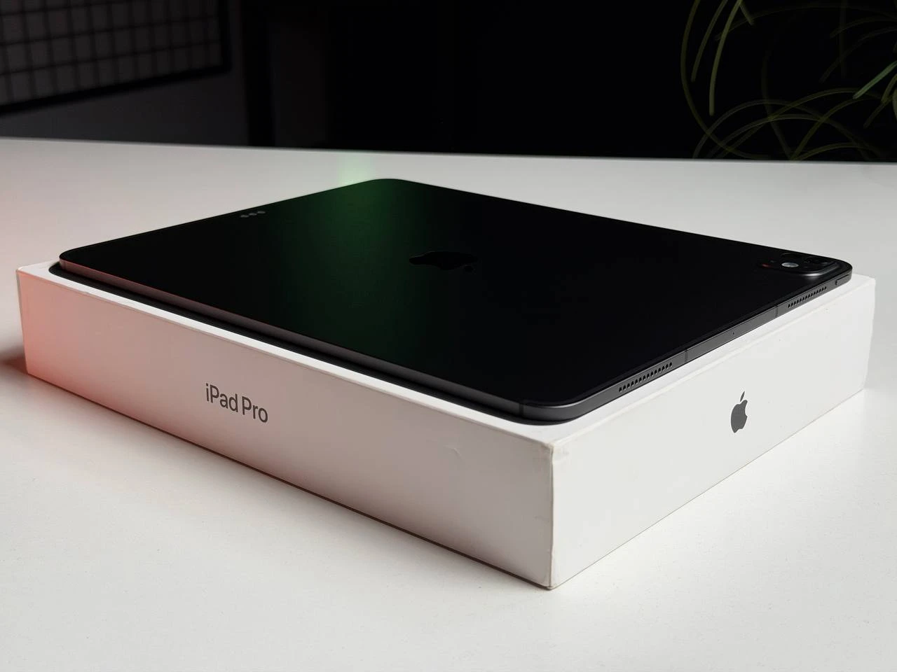 ВІТРИННИЙ Apple iPad Pro 13" M4 2024 Wi-Fi + Cellular 256GB with Standard glass - Space Black (MVXR3) - Стан: гарний | Акумулятор: 100% | Комплектація: повний | Гарантія: 3 міс.