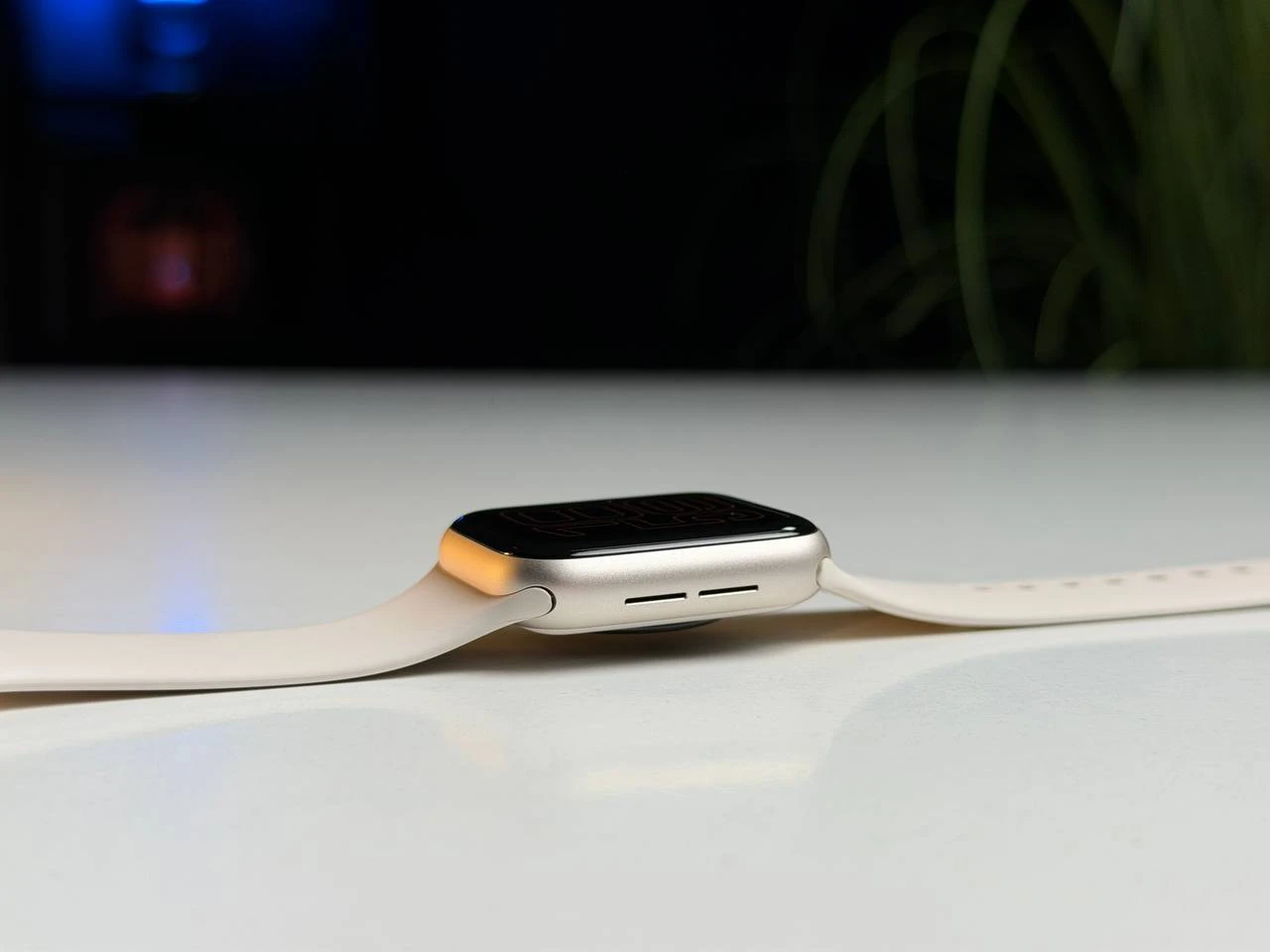 ВИТРИННЫЙ Apple Watch SE 3 GPS + Cellular 40mm Starlight Aluminum Case with Starlight Sport Band - S/M (MEP64) - Состояние: идеальное | Аккумулятор: 100% | Комплектация: полный, без коробки | Гарантия: 3 мес.