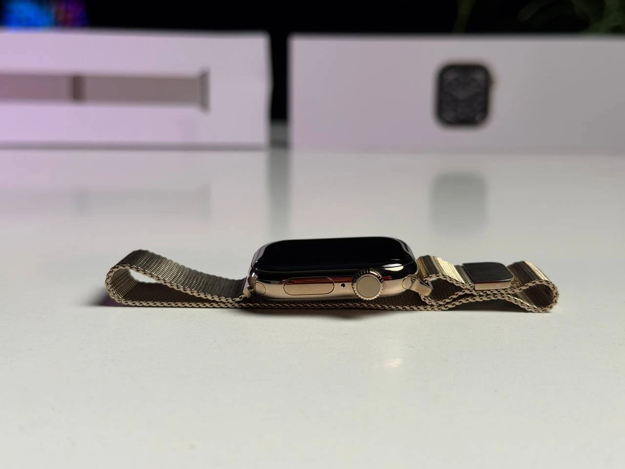 ВИТРИННЫЙ Apple Watch Series 11 GPS + Cellular 42mm Gold Titanium Case with Gold Milanese Loop (MF8Y4) - Состояние: идеальное | Аккумулятор: 100% | Комплектация: полный | Гарантия: 9 мес.