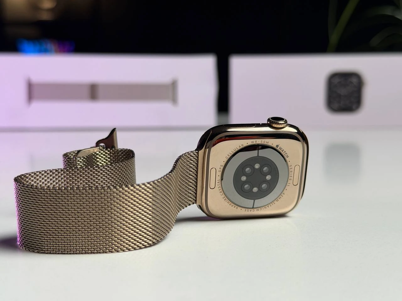 ВИТРИННЫЙ Apple Watch Series 11 GPS + Cellular 42mm Gold Titanium Case with Gold Milanese Loop (MF8Y4) - Состояние: идеальное | Аккумулятор: 100% | Комплектация: полный | Гарантия: 9 мес.