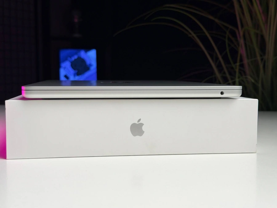ВІТРИННИЙ MacBook Air 13" 2025 M4/10CPU/8GPU/16GB/256GB Silver (MW0W3) - Стан: ідеальний | Акумулятор: 100% | Комплектація: повний | Гарантія: 3 міс.