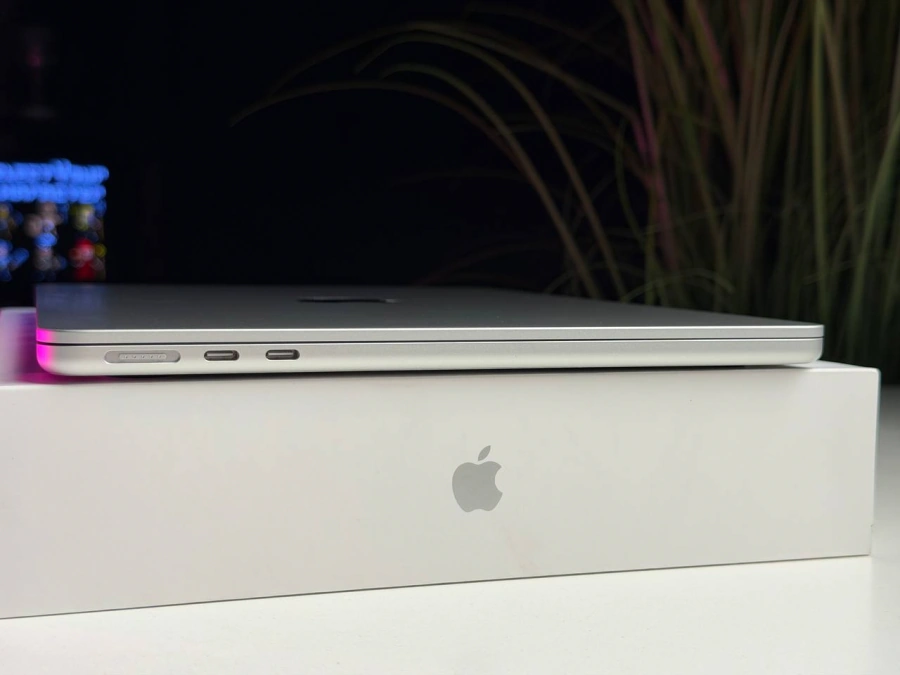 ВІТРИННИЙ MacBook Air 13" 2025 M4/10CPU/8GPU/16GB/256GB Silver (MW0W3) - Стан: ідеальний | Акумулятор: 100% | Комплектація: повний | Гарантія: 3 міс.