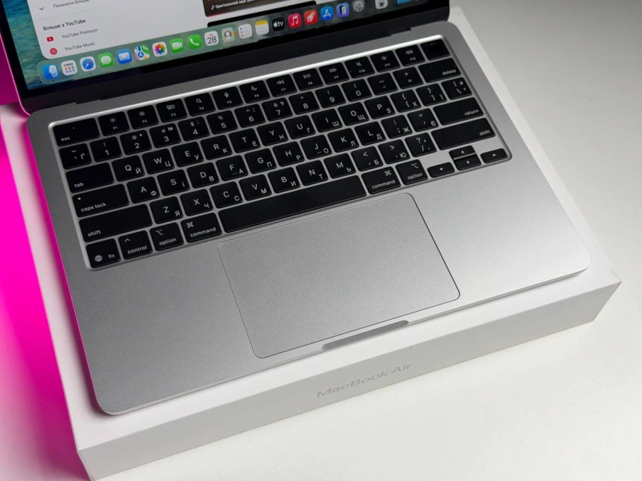 ВІТРИННИЙ MacBook Air 13" 2025 M4/10CPU/8GPU/16GB/256GB Silver (MW0W3) - Стан: ідеальний | Акумулятор: 100% | Комплектація: повний | Гарантія: 3 міс.