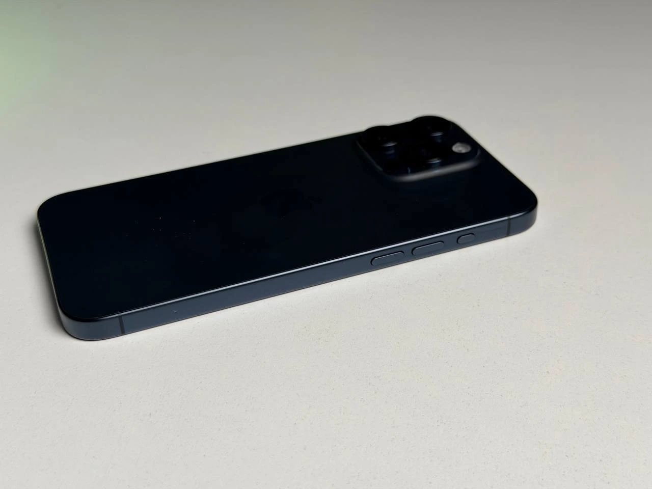 ВЖИВАНИЙ Б/У Apple iPhone 15 Pro Max 512GB Blue Titanium eSim (MU6E3) - Состояние: хорошее | Аккумулятор: 100% | Комплектация: iPhone, кабель | Гарантия: 3 мес.