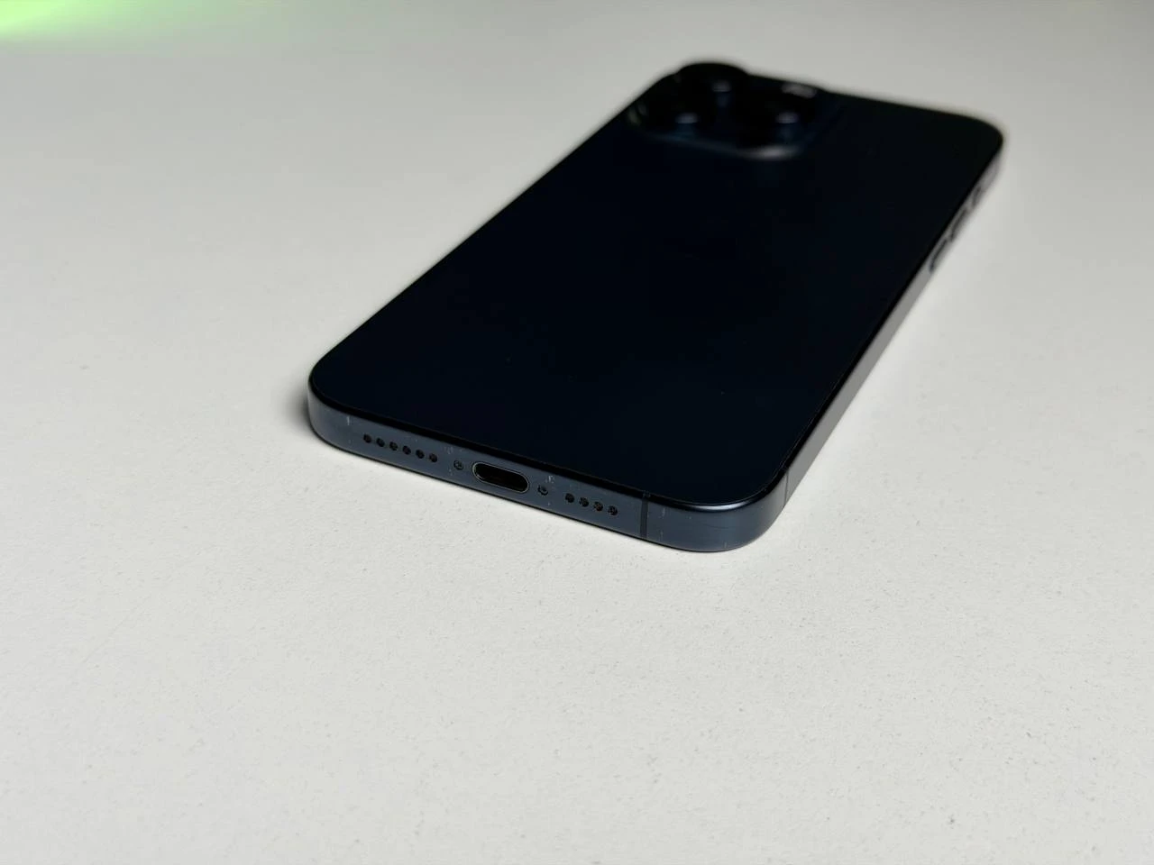 ВЖИВАНИЙ Б/У Apple iPhone 15 Pro Max 512GB Blue Titanium eSim (MU6E3) - Состояние: хорошее | Аккумулятор: 100% | Комплектация: iPhone, кабель | Гарантия: 3 мес.