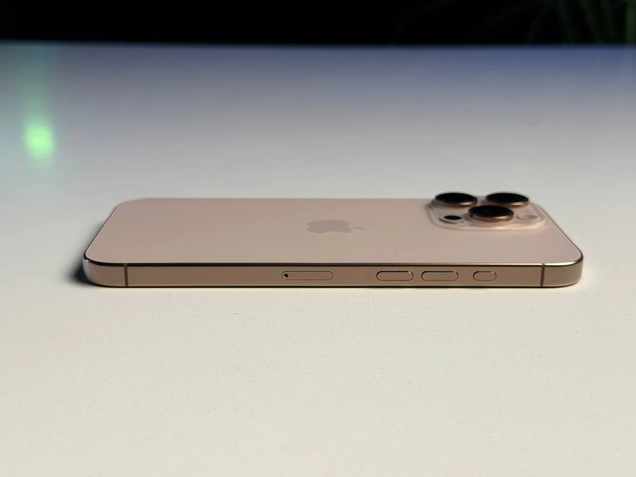 ВЖИВАНИЙ Б/У Apple iPhone 16 Pro Max 256GB Desert Titanium (MYWX3) - Состояние: хороший | Аккумулятор: 90% | Комплектация: iPhone, кабель | Гарантия: 3 мес.