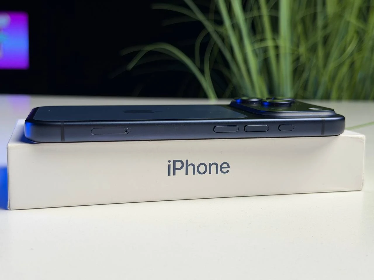 ВЖИВАНИЙ Б/У Apple iPhone 17 Pro 256GB Deep Blue (MG8J4) - Состояние: идеальное | Аккумулятор: 100% | Комплектация: полный | Гарантия: 3 мес.