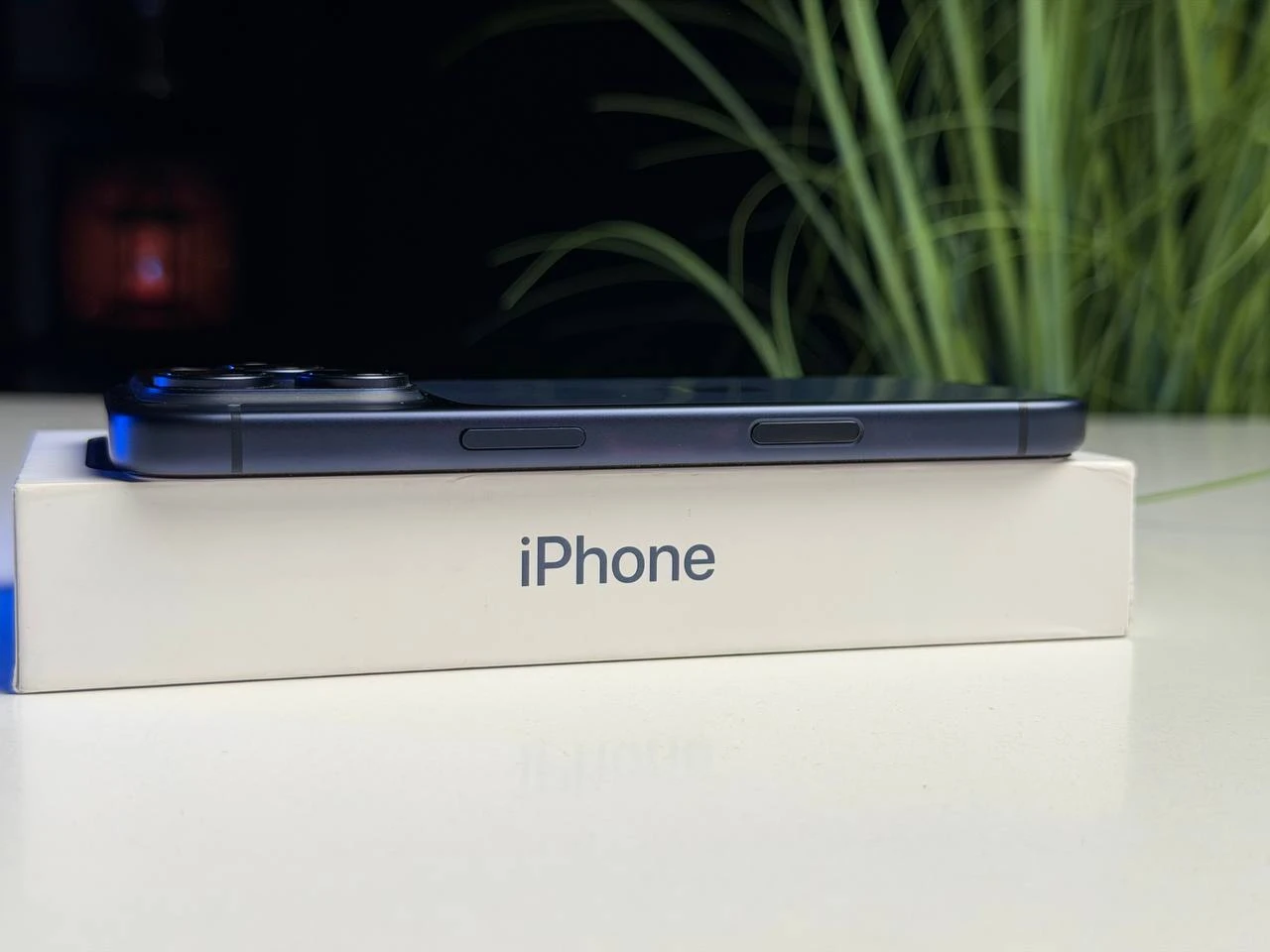 ВЖИВАНИЙ Б/У Apple iPhone 17 Pro 256GB Deep Blue (MG8J4) - Состояние: идеальное | Аккумулятор: 100% | Комплектация: полный | Гарантия: 3 мес.