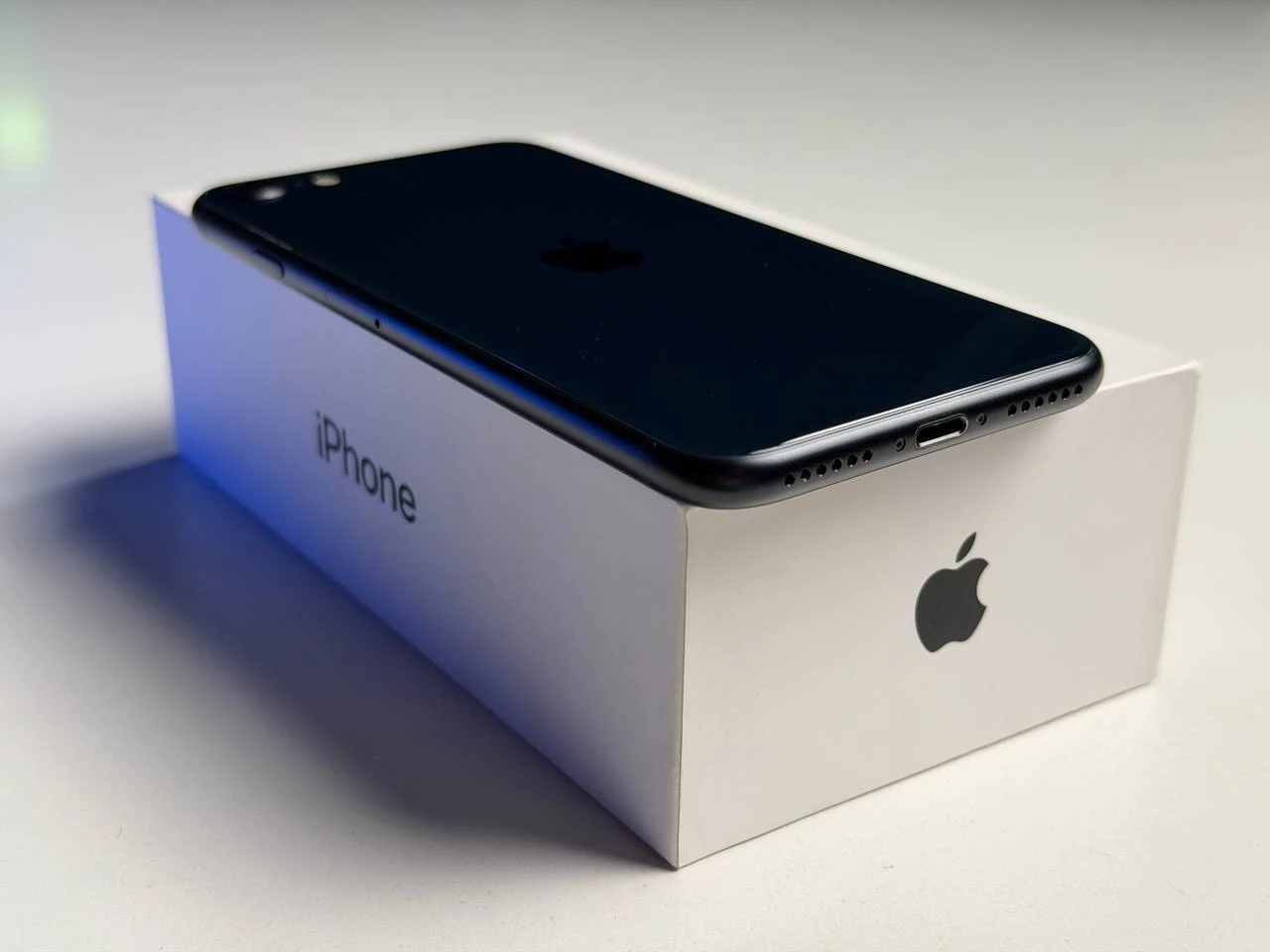 ВЖИВАНИЙ Б/У Apple iPhone SE 3 2022 128GB Midnight (MMX83, MMXJ3) - Стан: гарний | Акумулятор: 100% | Комплектація: повний | Гарантія: 3 міс.