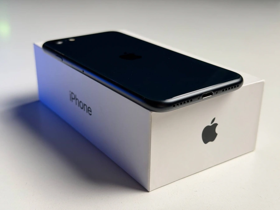 ВЖИВАНИЙ Б/У Apple iPhone SE 3 2022 128GB Midnight (MMX83, MMXJ3) - Стан: гарний | Акумулятор: 100% | Комплектація: повний | Гарантія: 3 міс.