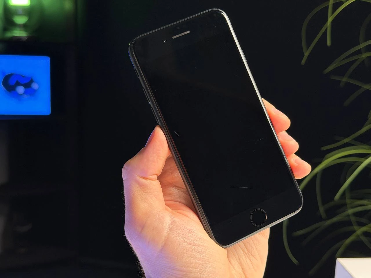 ВЖИВАНИЙ Б/У Apple iPhone SE 3 2022 128GB Midnight (MMX83, MMXJ3) - Стан: гарний | Акумулятор: 100% | Комплектація: повний | Гарантія: 3 міс.