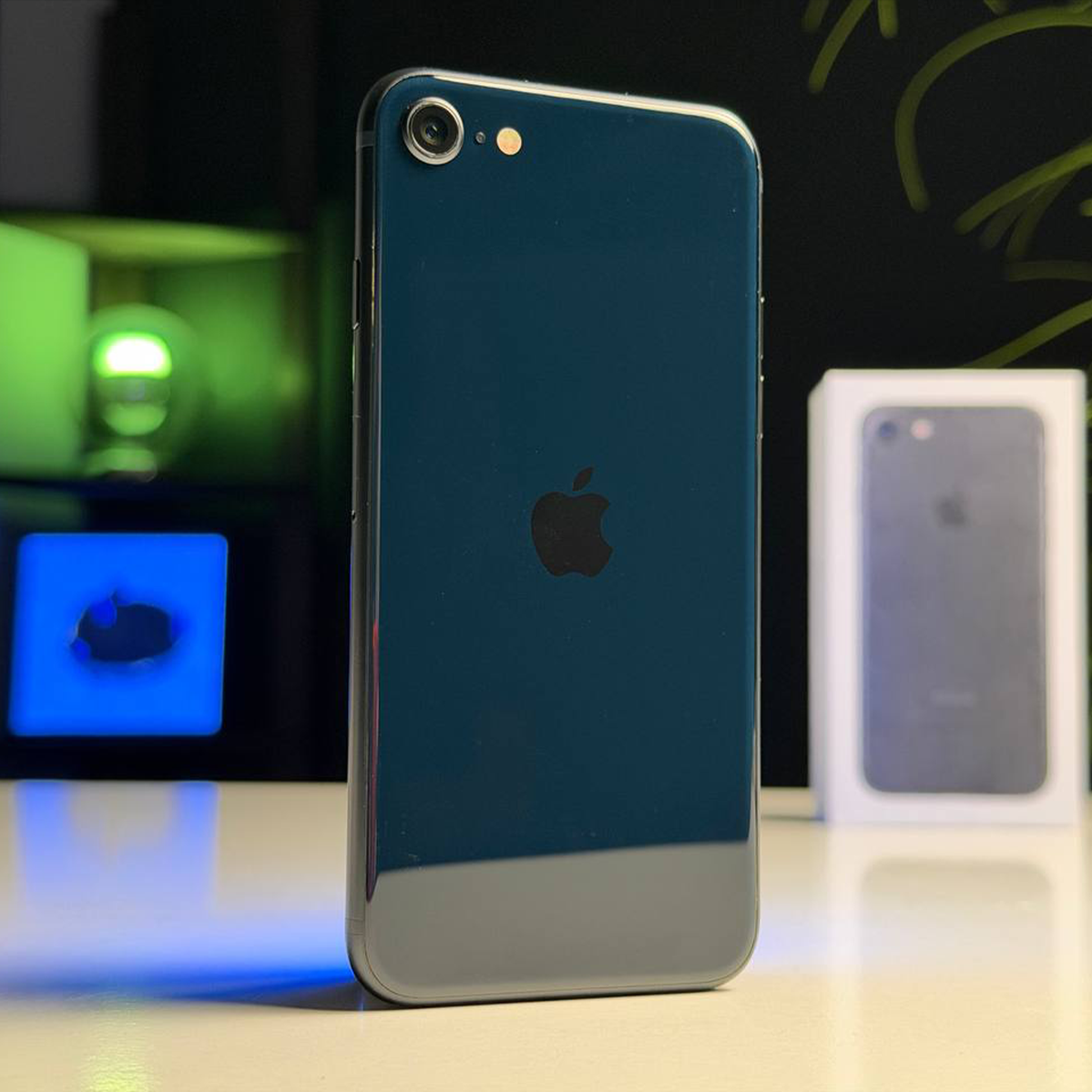 ВЖИВАНИЙ Б/У Apple iPhone SE 3 2022 128GB Midnight (MMX83, MMXJ3) - Стан: гарний | Акумулятор: 100% | Комплектація: повний | Гарантія: 3 міс.