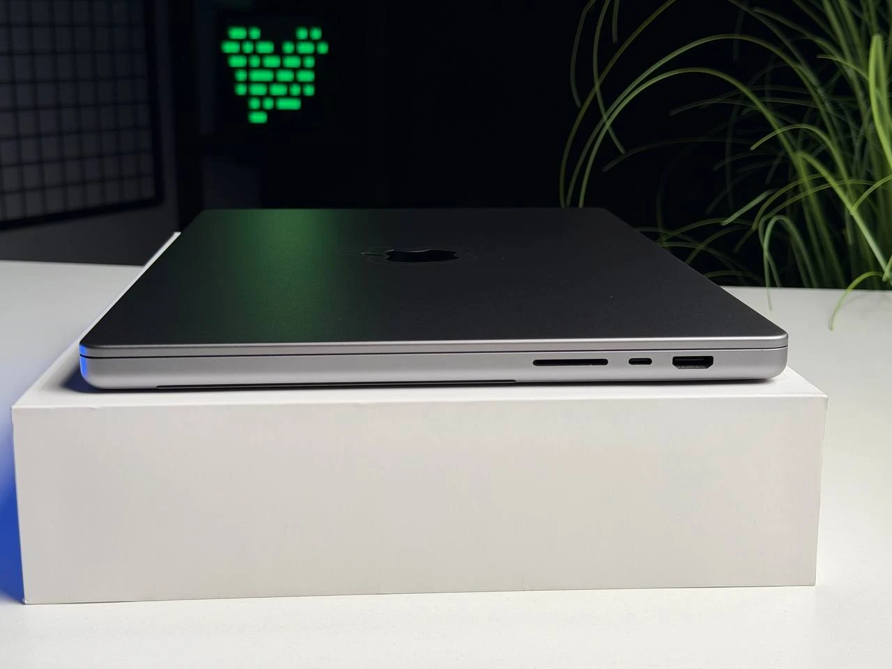 ВЖИВАНИЙ Б/У MacBook Pro 16" Space Gray (Z14W00105) 2021 - US English - Состояние: хороший | Аккумулятор: 87% | Комплектация: полный | Гарантия: 3 мес.