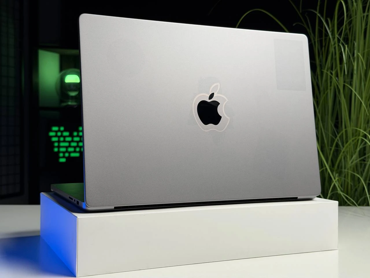 ВЖИВАНИЙ Б/У MacBook Pro 16" Space Gray (Z14W00105) 2021 - US English - Состояние: хороший | Аккумулятор: 87% | Комплектация: полный | Гарантия: 3 мес.