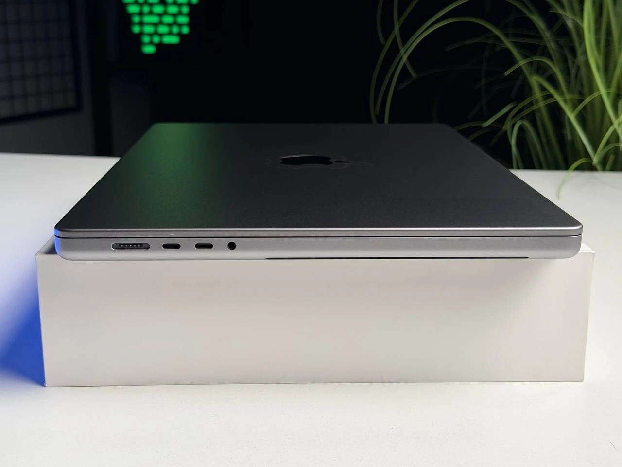 ВЖИВАНИЙ Б/У MacBook Pro 16" Space Gray (Z14W00105) 2021 - US English - Состояние: хороший | Аккумулятор: 87% | Комплектация: полный | Гарантия: 3 мес.