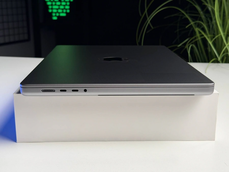 ВЖИВАНИЙ Б/У MacBook Pro 16" Space Gray (Z14W00105) 2021 - US English - Состояние: хороший | Аккумулятор: 87% | Комплектация: полный | Гарантия: 3 мес.